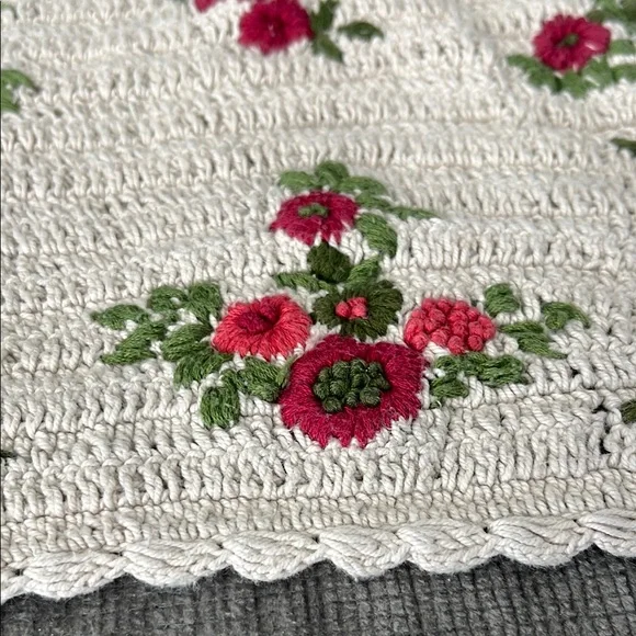 ZARA Floral Crochet Crop Top - Picture 4 of 10